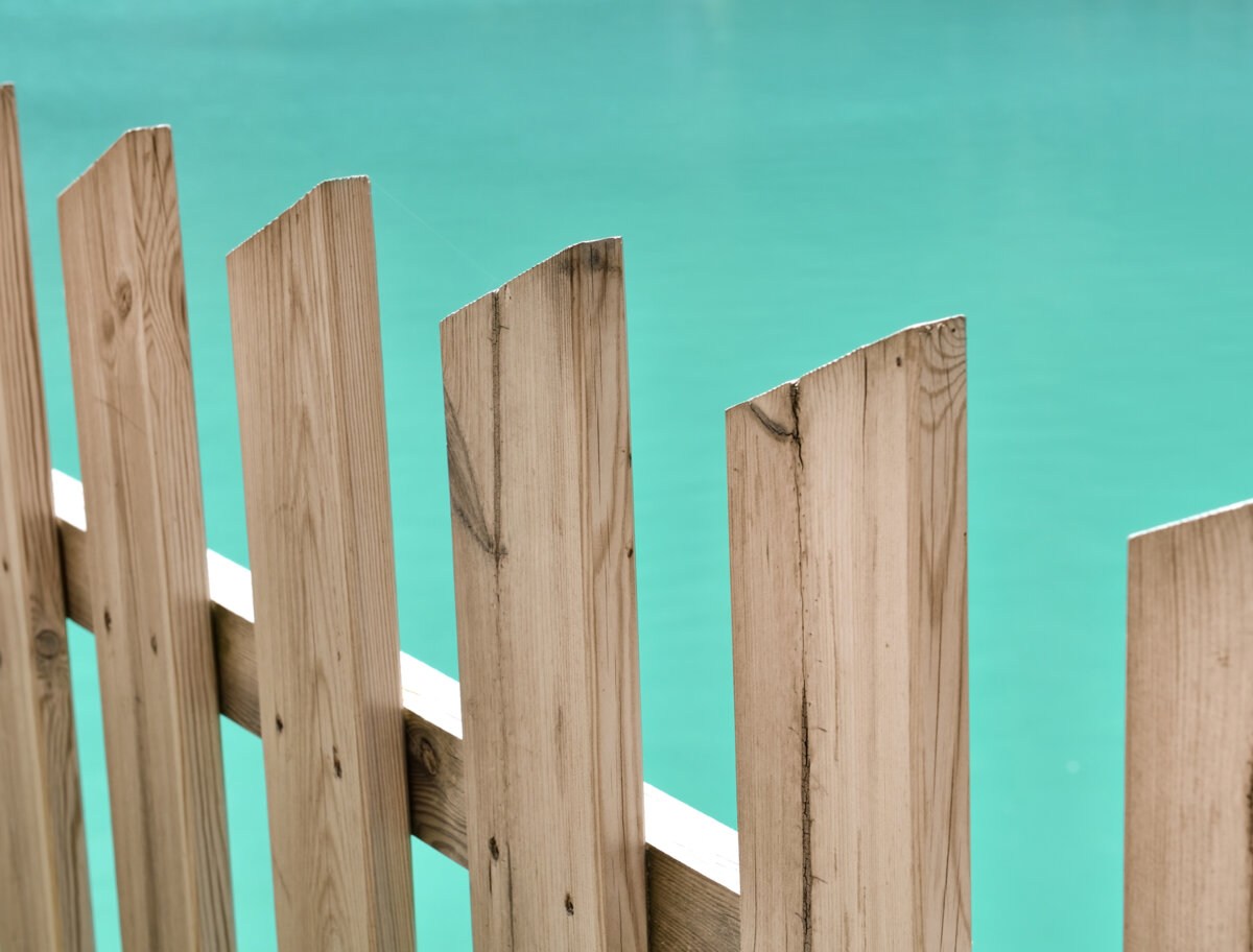 Piscine Pourquoi choisir une barrière en bois ?