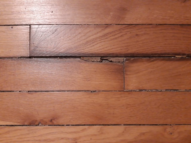 Ecart entre les lames d'un ancien parquet : que faire ?