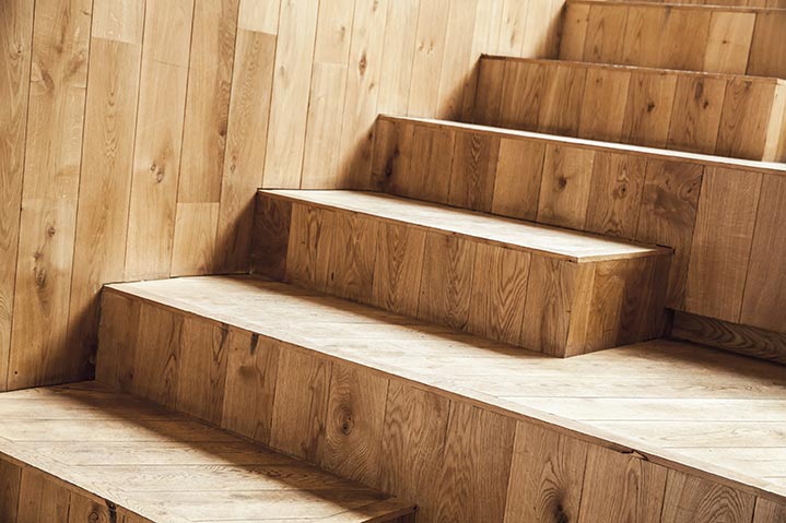 Escalier bois style design brut