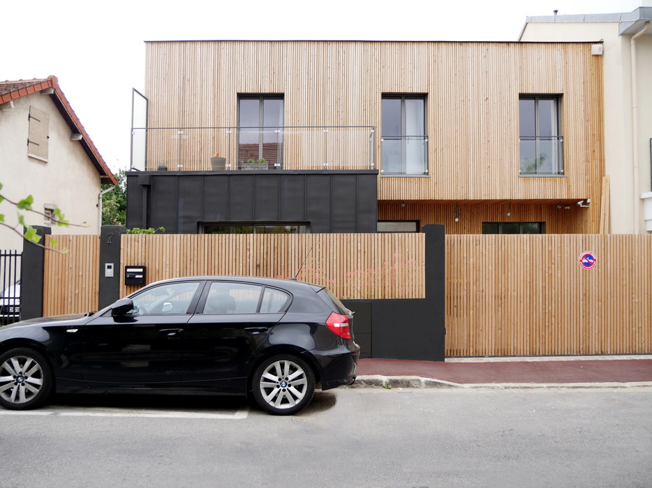 Maison bois vue de la rue