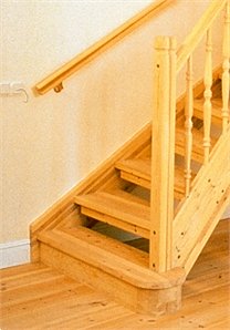 Exemple d'escalier avec une rampe de chaque côté
