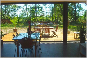 Vue vers l'extérieur et sa terrasse