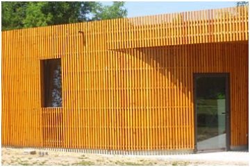 Vue de la façade et du bardage extérieur