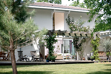 Présentation de la maison vue du jardin