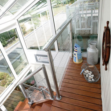 Escalier bois sous verrière