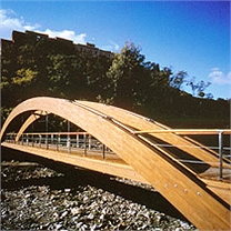 Pont en lamellé-collé