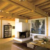 Visuel d'un intérieur bois avec cheminée.