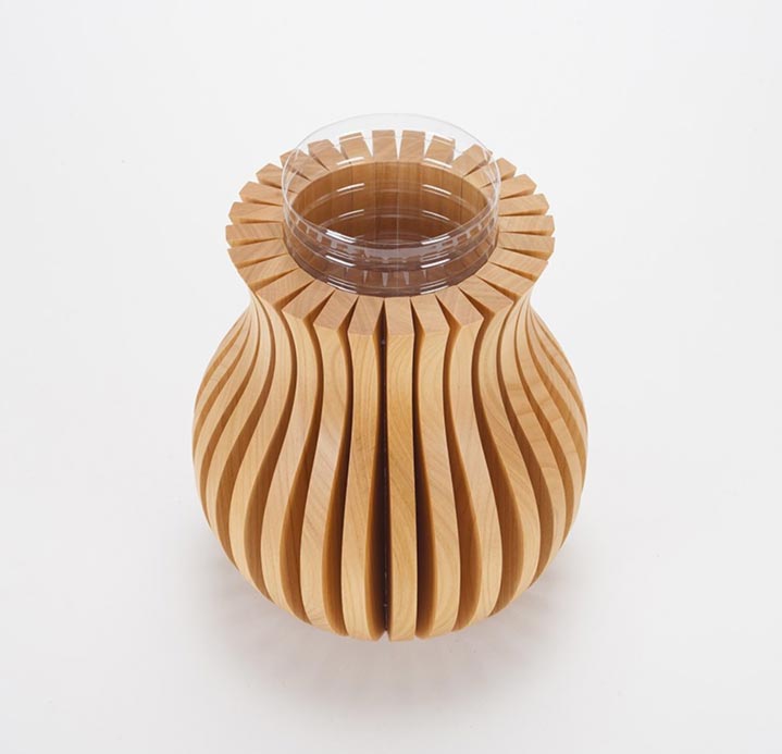 Vase en bois