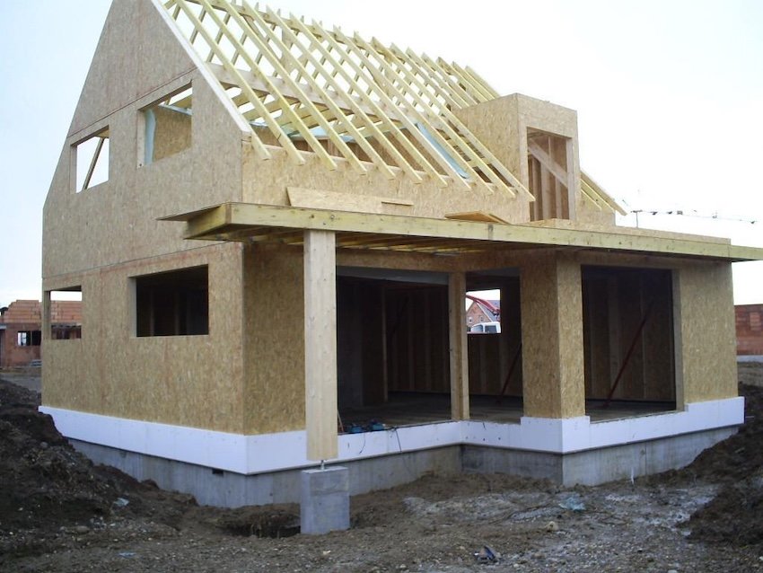 Chantier d’une maison ossature bois (© Colmar Charpentes)