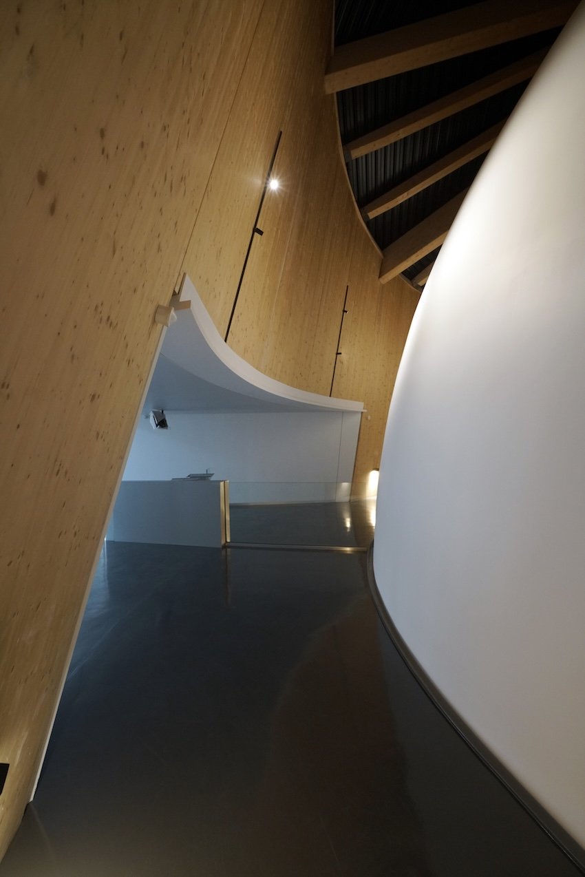 Utilisation en voiles verticaux — Planétarium de Strasbourg (67) (© Mathieu Holdrinet)